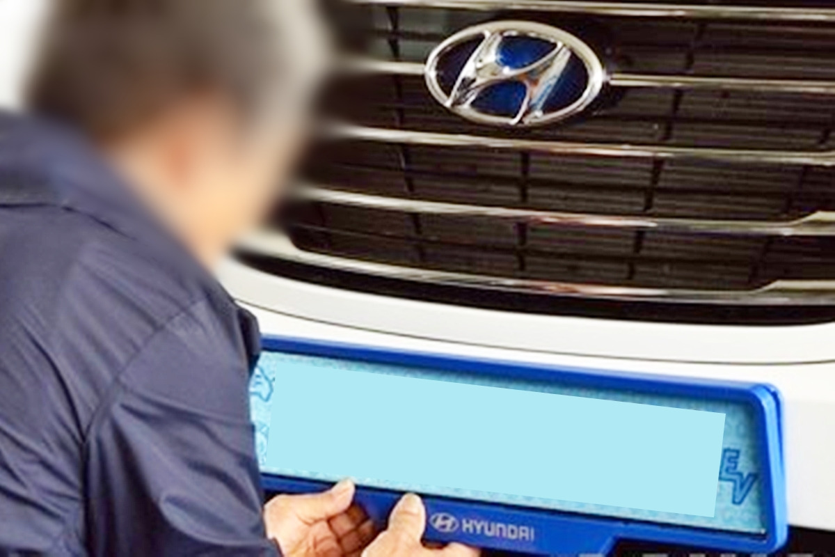 6_전기차 번호판 부착_뉴스1.jpg