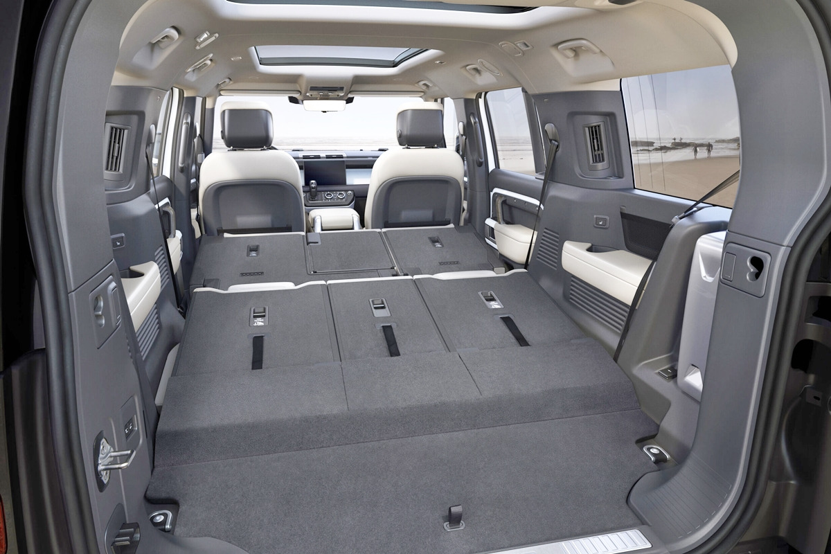 2_랜드로버 디펜더 130 시트 풀 폴딩_Land Rover.jpg