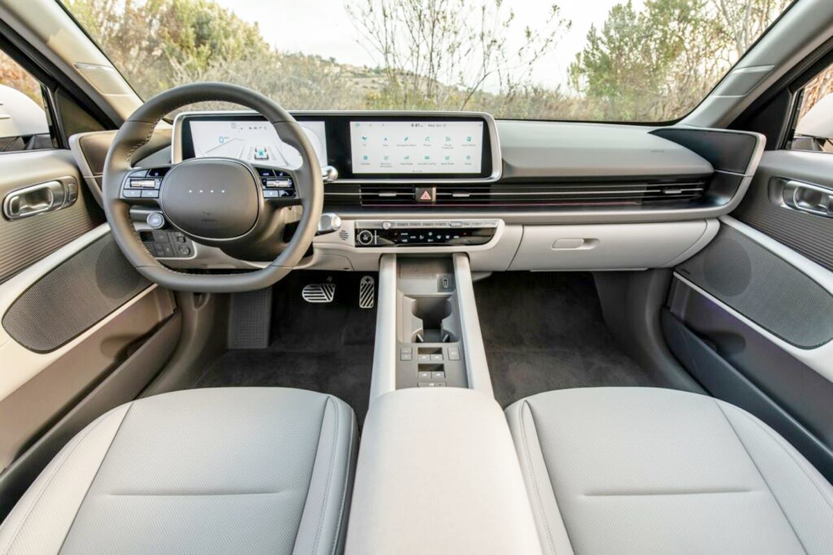 현대자동차 아이오닉6의 내부 인테리어 Carscoops.jpg