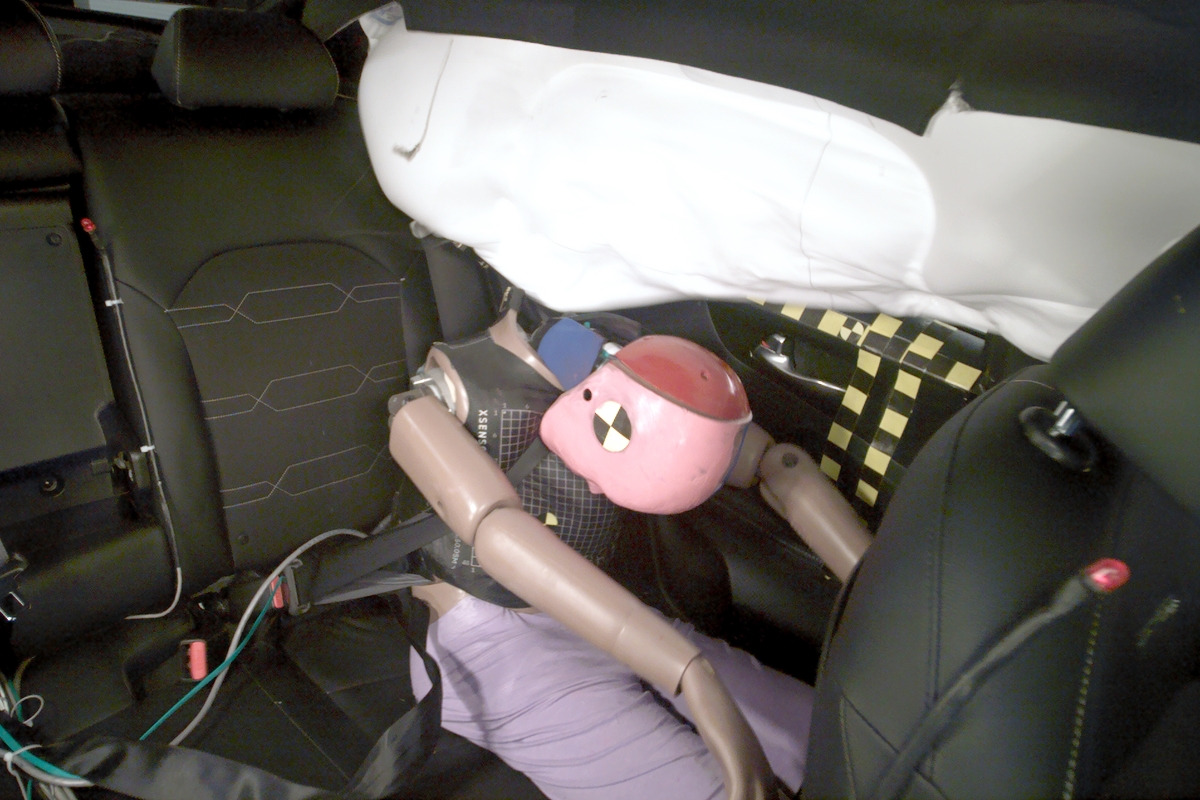 3_기아 K3 충돌 테스트_유튜브 채널 'IIHS'.jpg