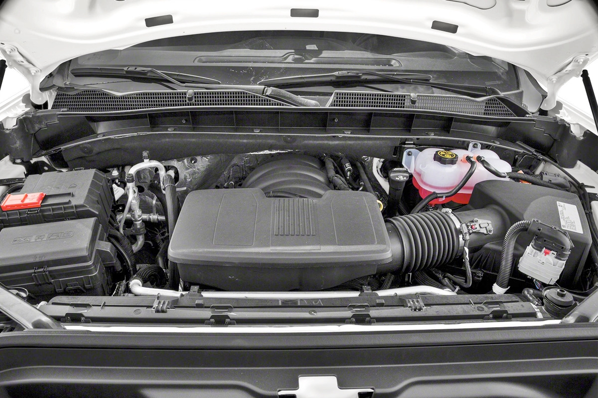 1_GMC 시에라 엔진룸_CarsDirect.jpg