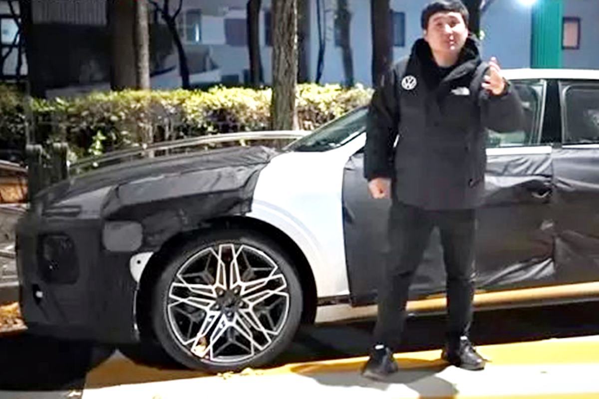 우파TV 화이트 컬러.jpg