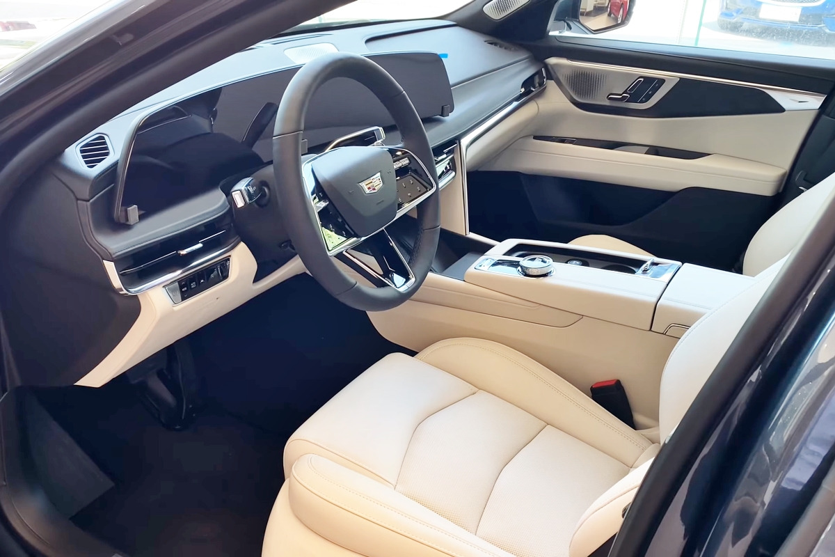 3_캐딜락 CT6 인테리어_유튜브 채널 'Crazy car'.jpg