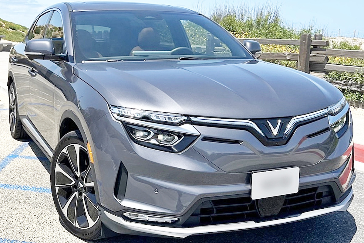 0_빈패스트 VF8_'A Girls Guide to Cars'.jpg