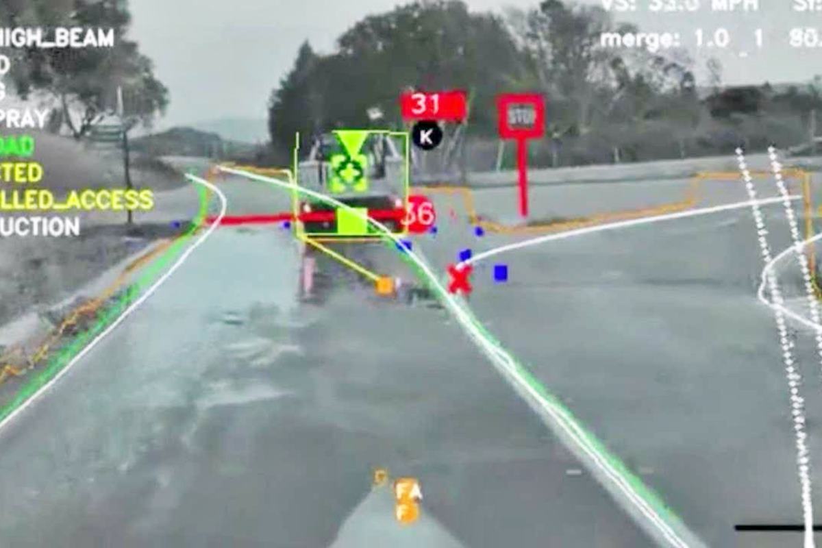 테슬라의 오토파일럿 InsideEVs.jpg