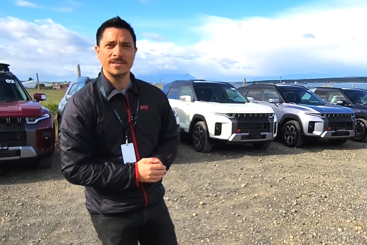 4_토레스를 리뷰하는 칠레 현지 기자_유튜브 채널 'RUTAMOTOR'.jpg