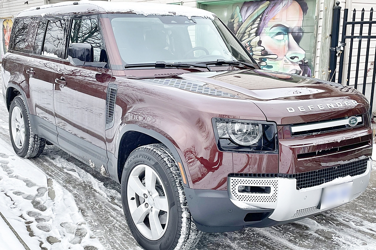 0_랜드로버 디펜더 130_The Globe and Mail.jpg