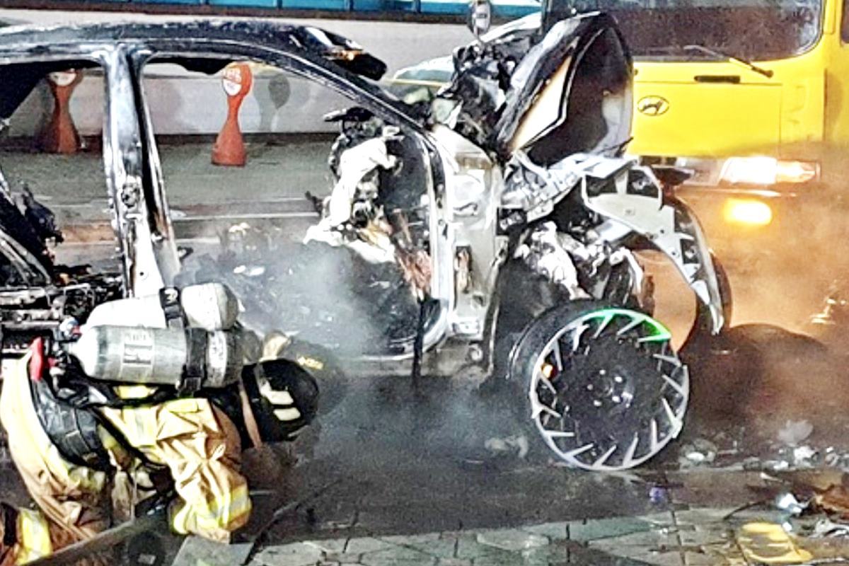 앞부분이 전소된 아이오닉5 아이오닉 맴버스.jpg