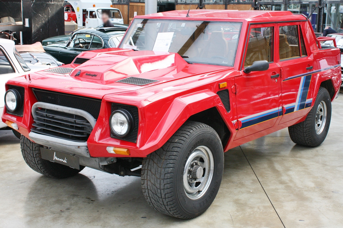 1_람보르기니 LM 002_Wikipedia.jpg