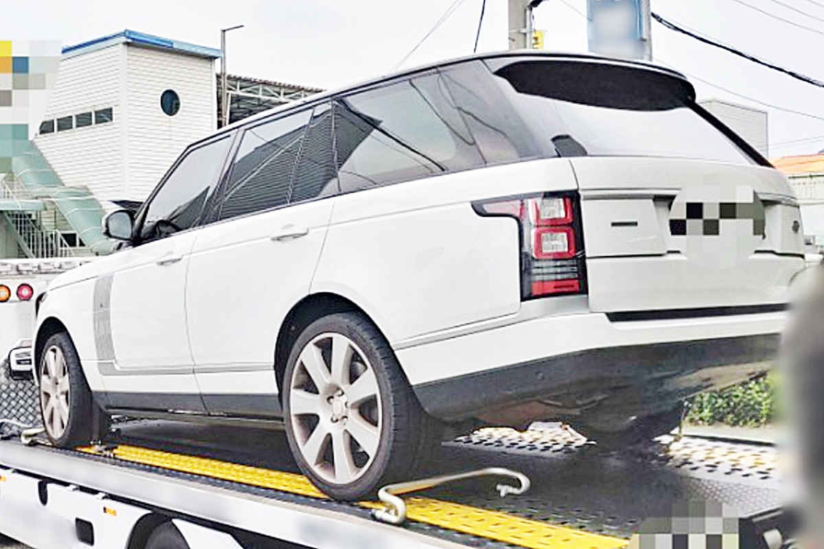 0_고장으로 견인되는 랜드로버 레인지로버.jpg