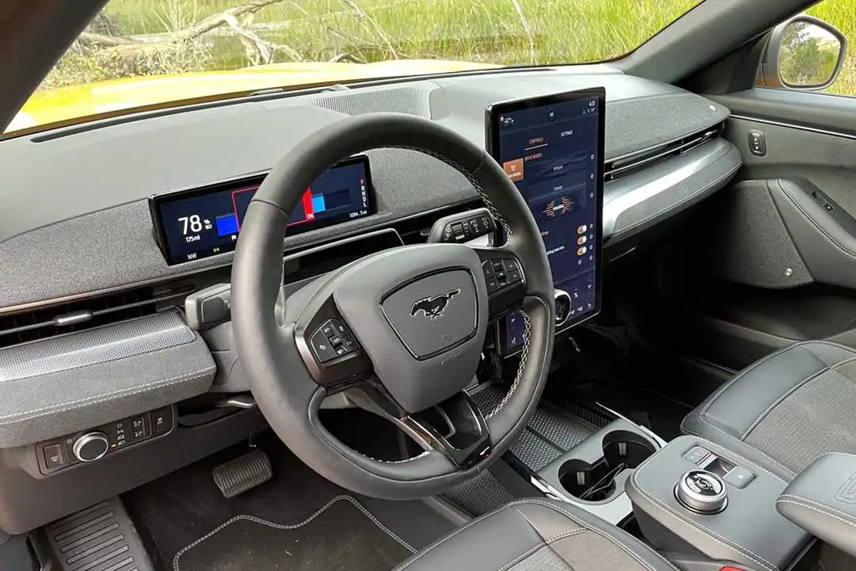 5_포드 머스탱 마하-e 인테리어_Motor 1.jpg