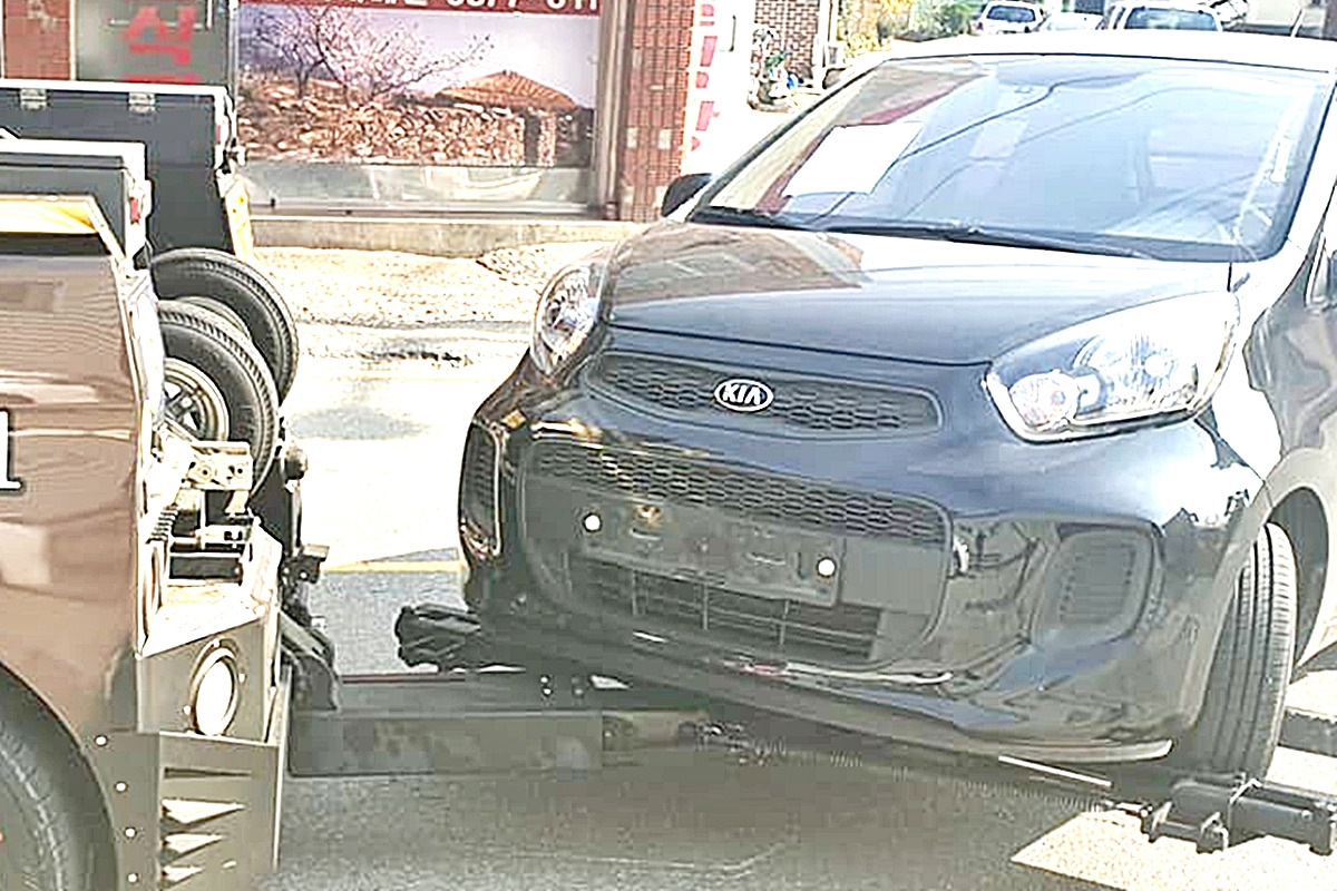 0_견인되는 기아 모닝.jpg