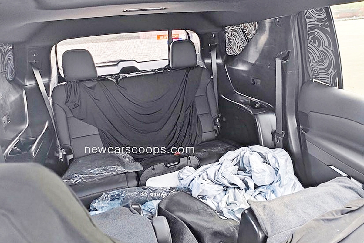 4_쉐보레 트래버스 풀체인지 테스트카 3열_NewCarScoops.jpg