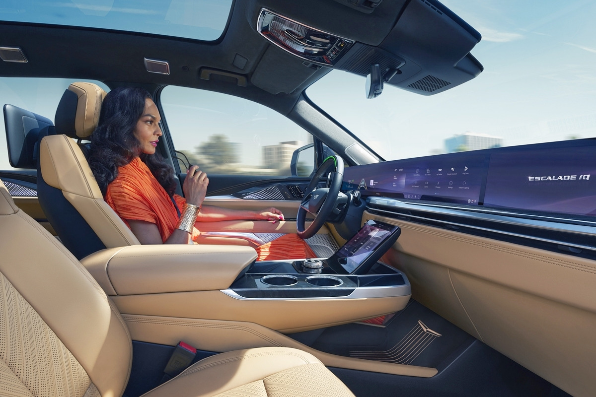 3_캐딜락 에스컬레이드 IQ 인테리어.jpg