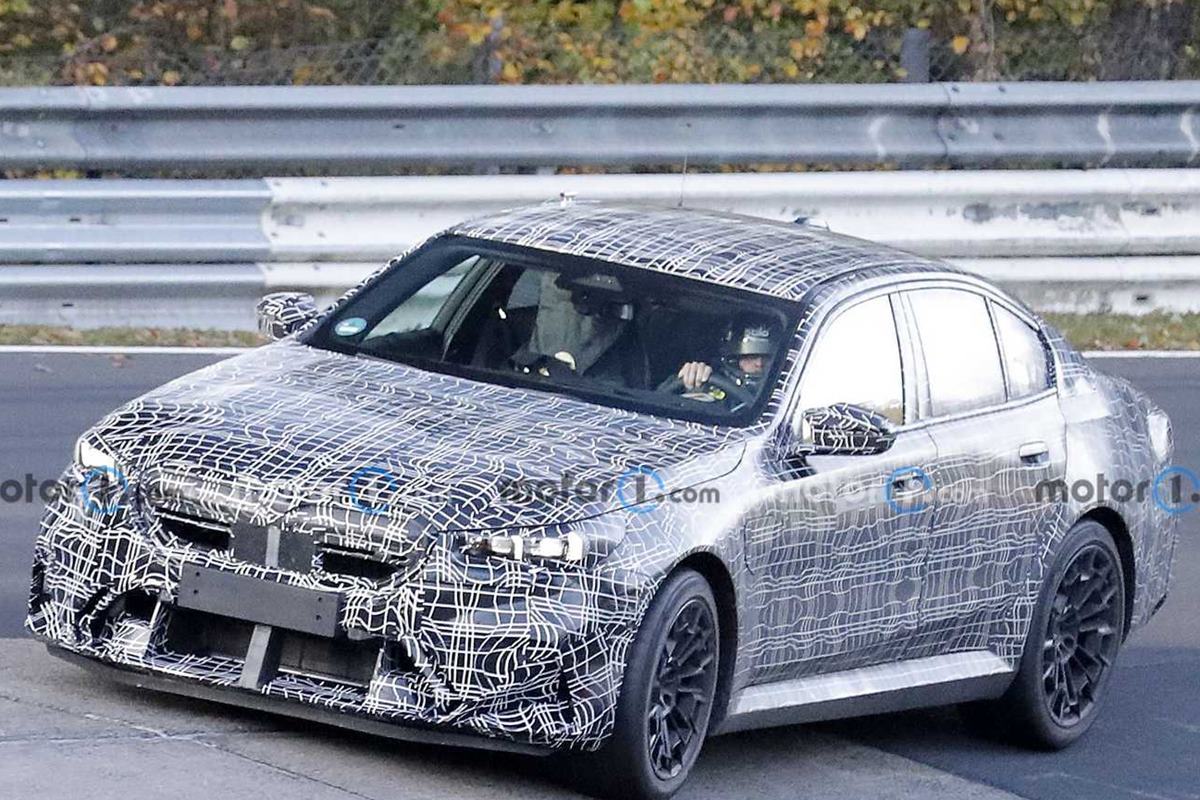 BMW M5 위장막 Motor1.com 4.jpg