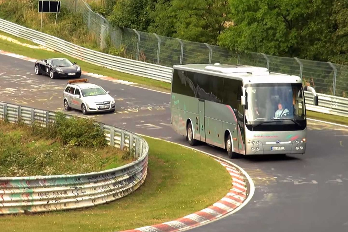 5_뉘르부르크링 투어 버스_'LangweileDich'.jpg