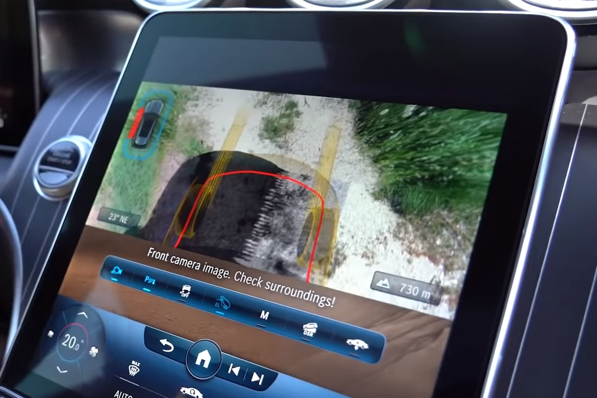 3_메르세데스-벤츠 GLC 풀체인지 오프로드 주행 스크린_유튜브 채널 'Remove Before Race'.jpg