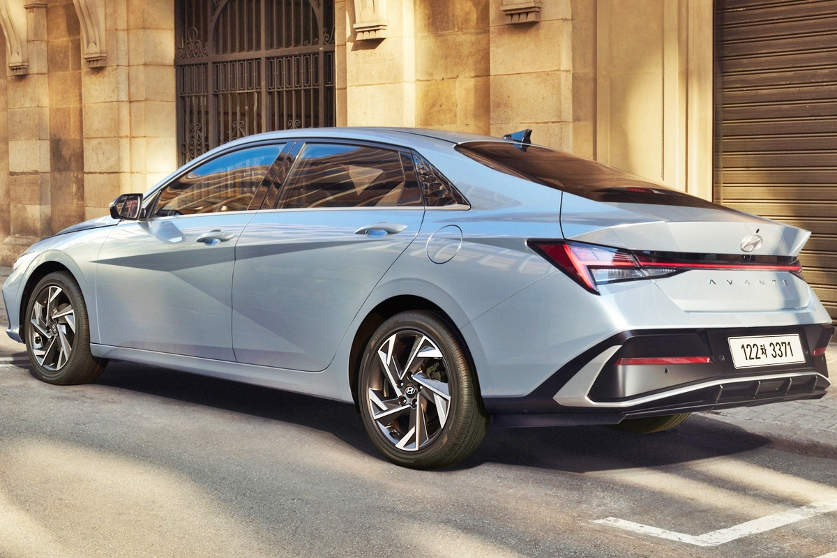 3_현대 아반떼 페이스리프트.jpg