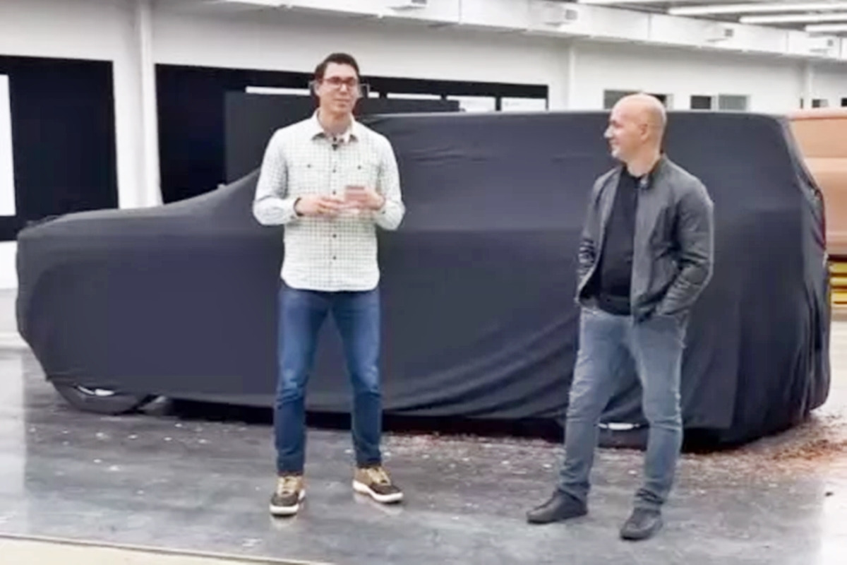 1_베일에 가려진 리비안 R2 목업_인스타그램 'Ask RJ'.jpg