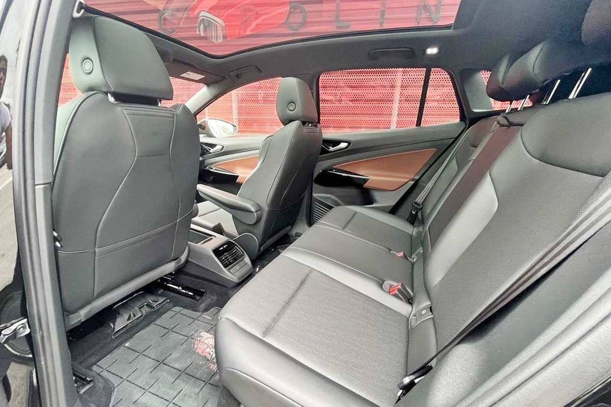 4_폭스바겐 ID.4 2열.jpg