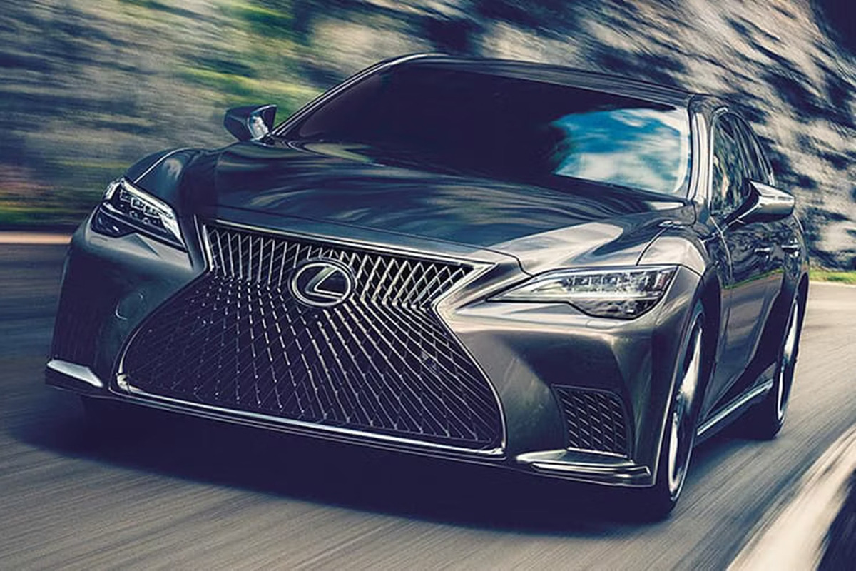 Lexus-LS-refined-performance-thumbnail-desktop-1440x490-LEX-LSG-MY21-0057-01_M75.jpg