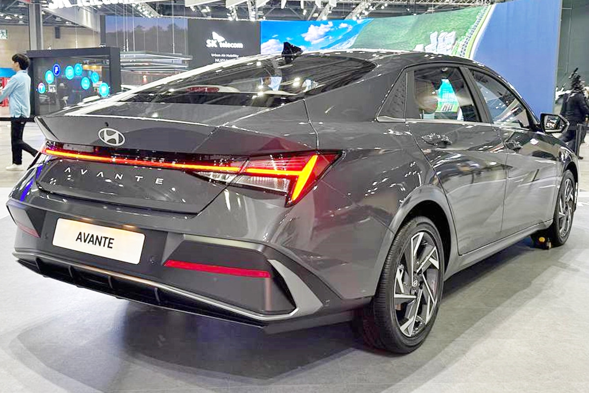 2_현대 더 뉴 아반떼.jpg