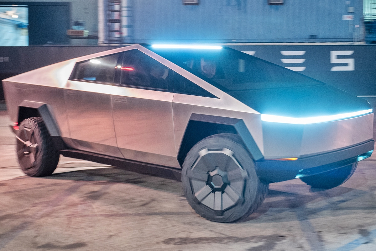 1_테슬라 사이버트럭 초기 콘셉트_Teslarati.jpg