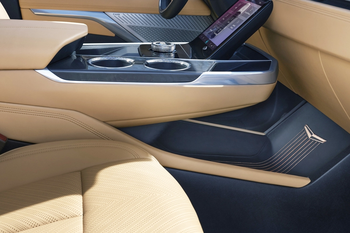 5_캐딜락 에스컬레이드 IQ 인테리어.jpg