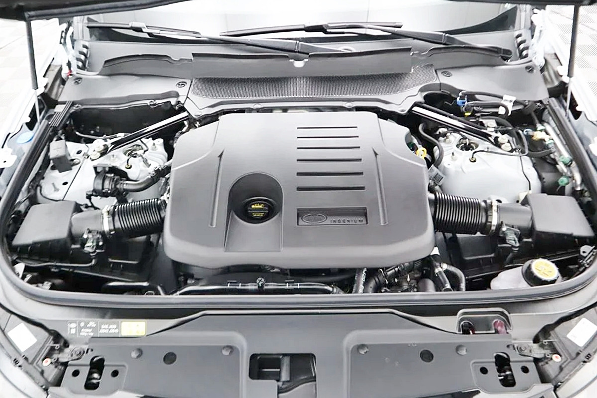 6_랜드로버 디스커버리 P360 엔진룸_Penske Cars.jpg