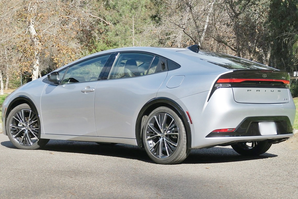 하이브리드-프리우스-2.jpg