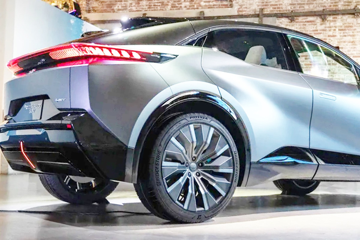 토요타 bZ 컴팩트cnet.jpg