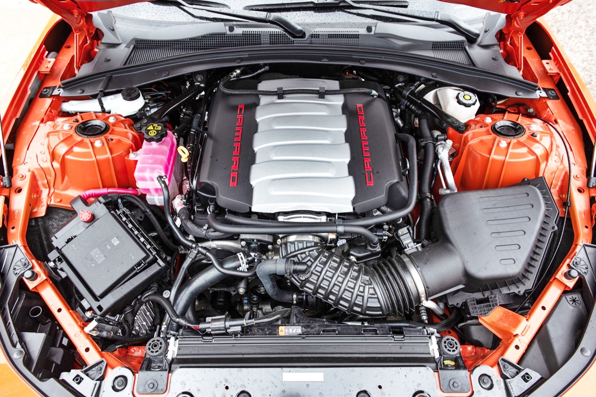 1_쉐보레 카마로 6.2L V8 엔진룸.jpg
