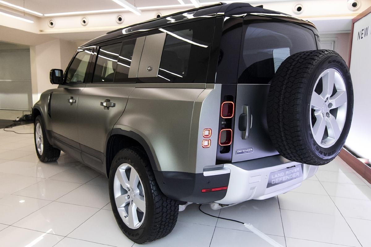 랜드로버 디팬더 CarWale.jpg