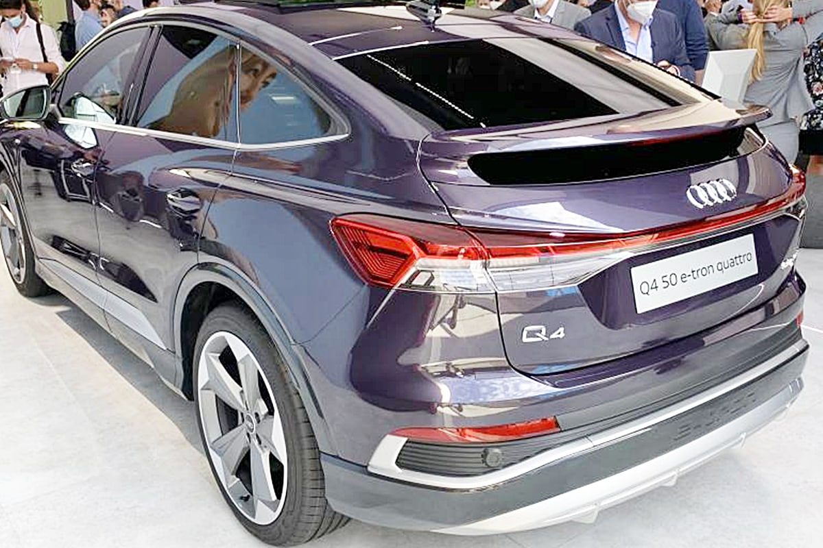 0_GV60 vs Q4 E-트론.jpg