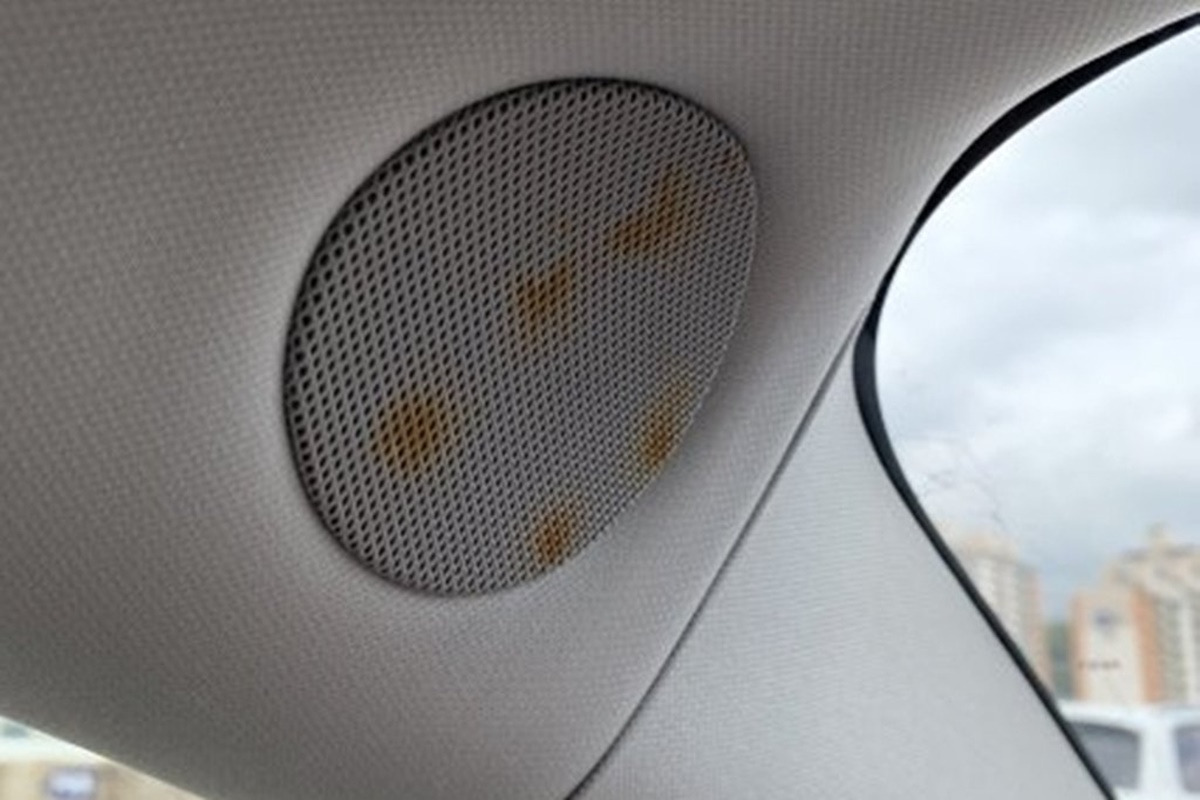 10-2 스피커 안쪽에 묻어나온 녹, 파이낸셜뉴스.jpg