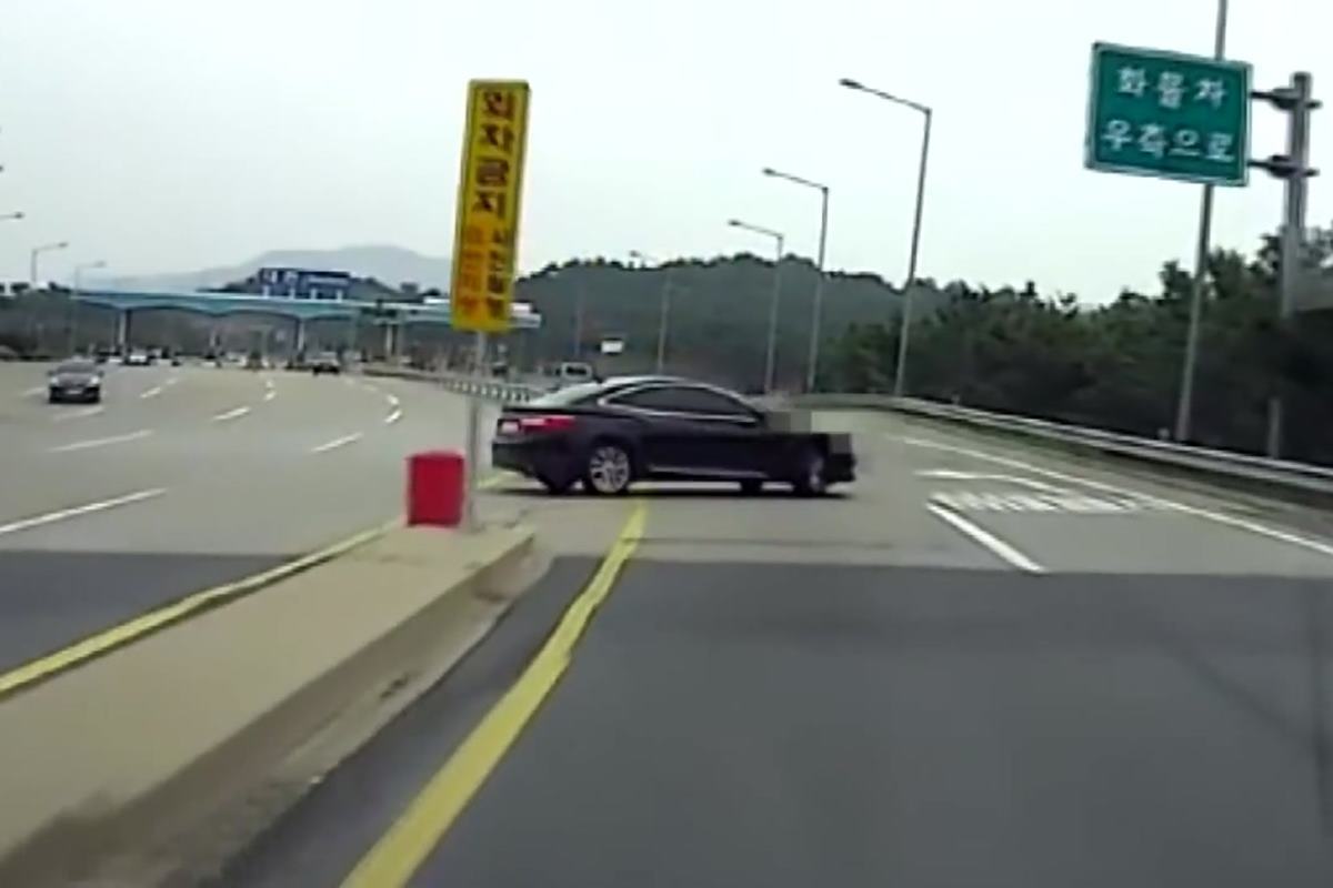 YTN 고속도로 유턴.jpg