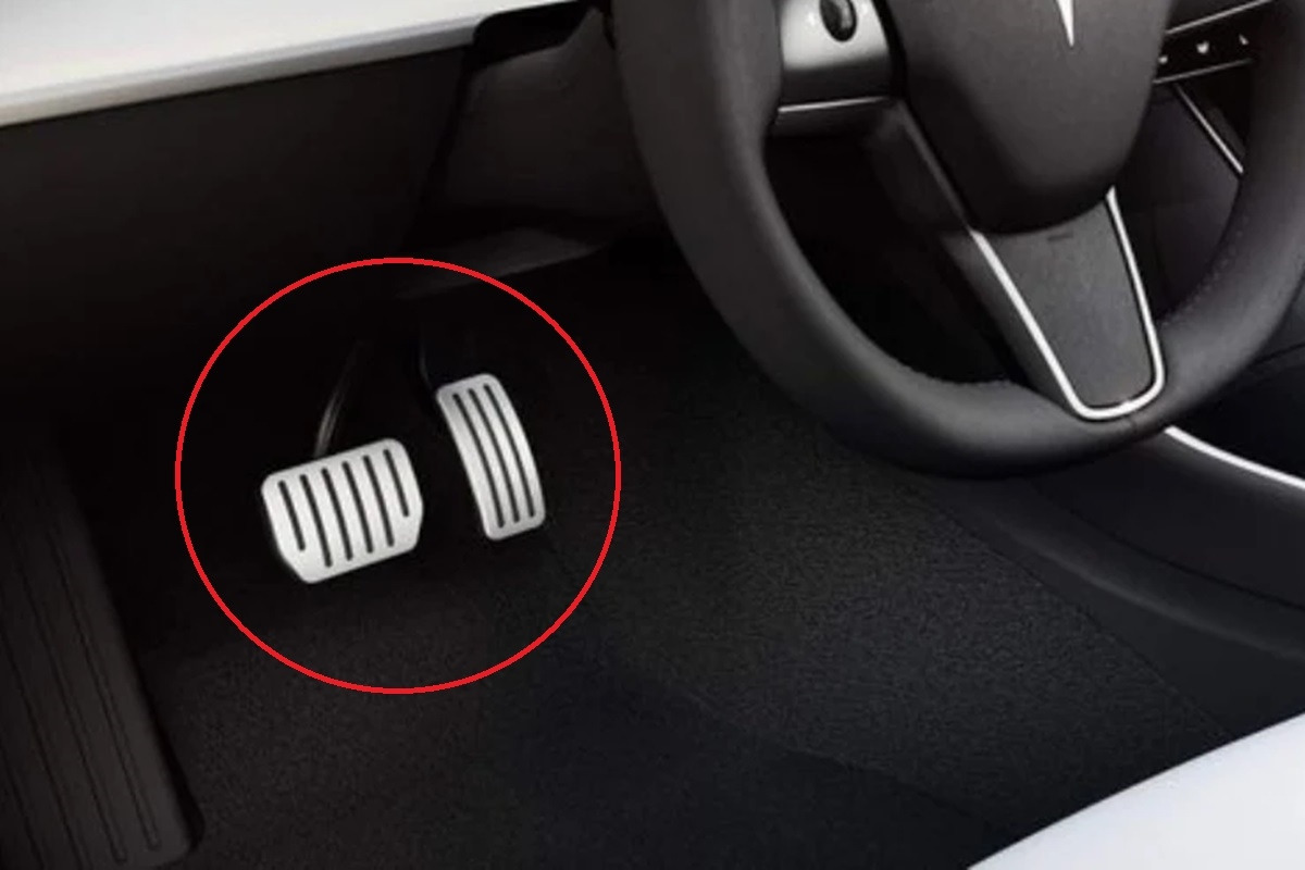 tesla-pedals.jpg