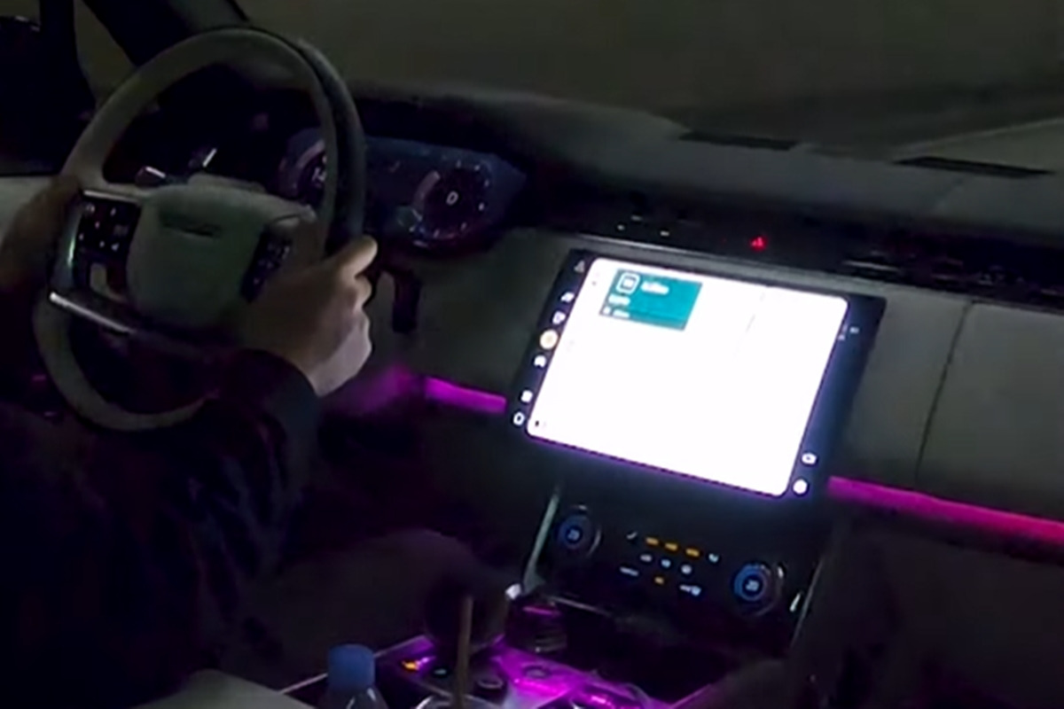 3_랜드로버 레인지로버 디스플레이 야간 눈뽕_유튜브 채널 '과니빠'.jpg