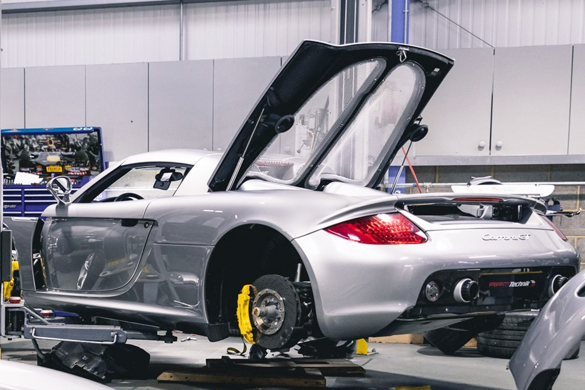 4_포르쉐 카레라 GT 정비 중_RPM Technik.jpg
