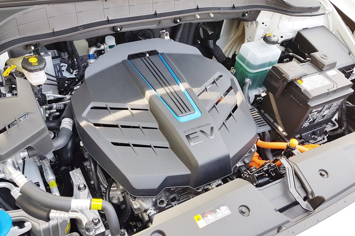 3_현대 코나 일렉트릭 엔진룸_Car Design News.jpg