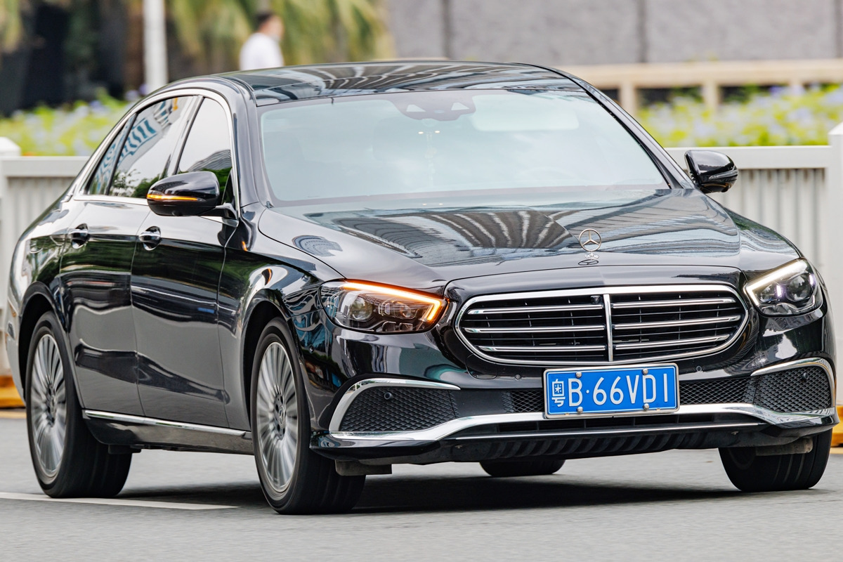 5_중국에서 운행 중인 메르세데스-벤츠 W213 E-클래스 롱 휠베이스.jpg