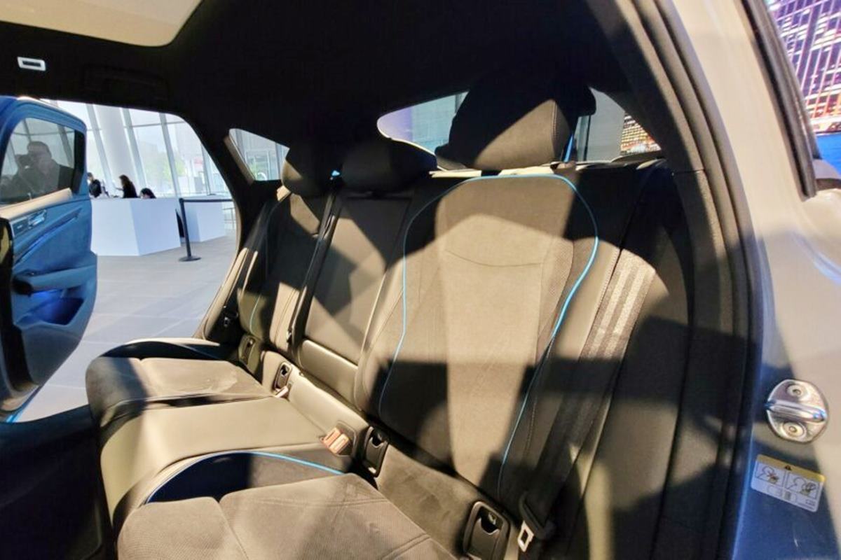 폭스바겐 ID.7 2열 시트.jpg