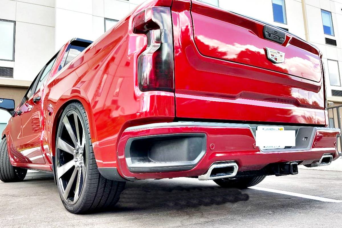 실버라도로 개조된 캐딜락 에스컬레이드 인스타그램 domsgaragemiami.jpg