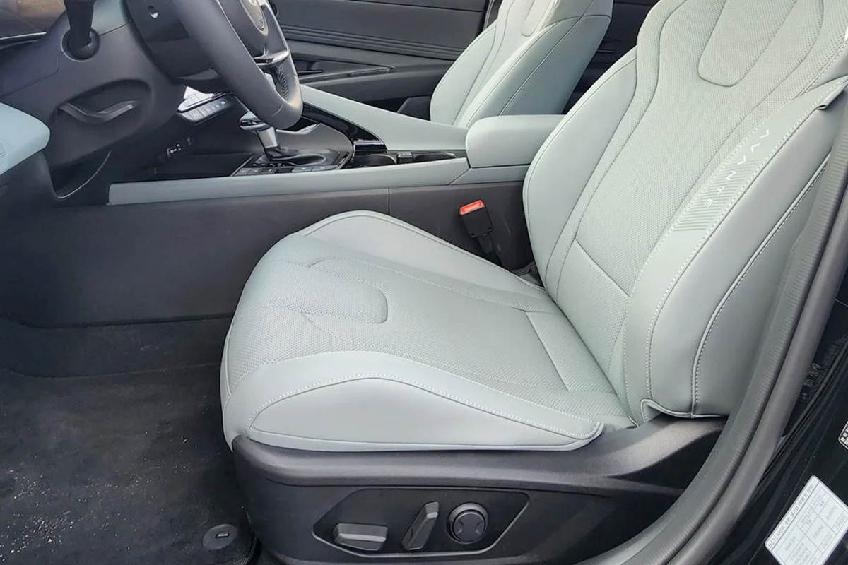 4_아반떼 페이스리프트 운전석 전동 시트.jpg