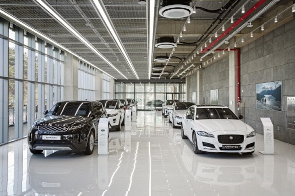 10-2 부산 인증 중고차 전시장 재규어랜드로버코리아.jpg