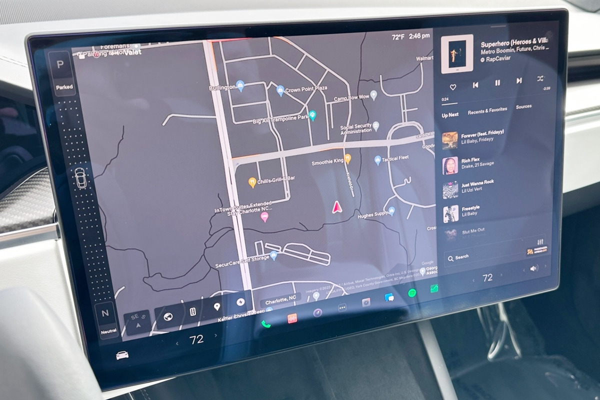 3_테슬라 모델 S, 모델 X 센터 디스플레이_'Formula Imports'.jpg