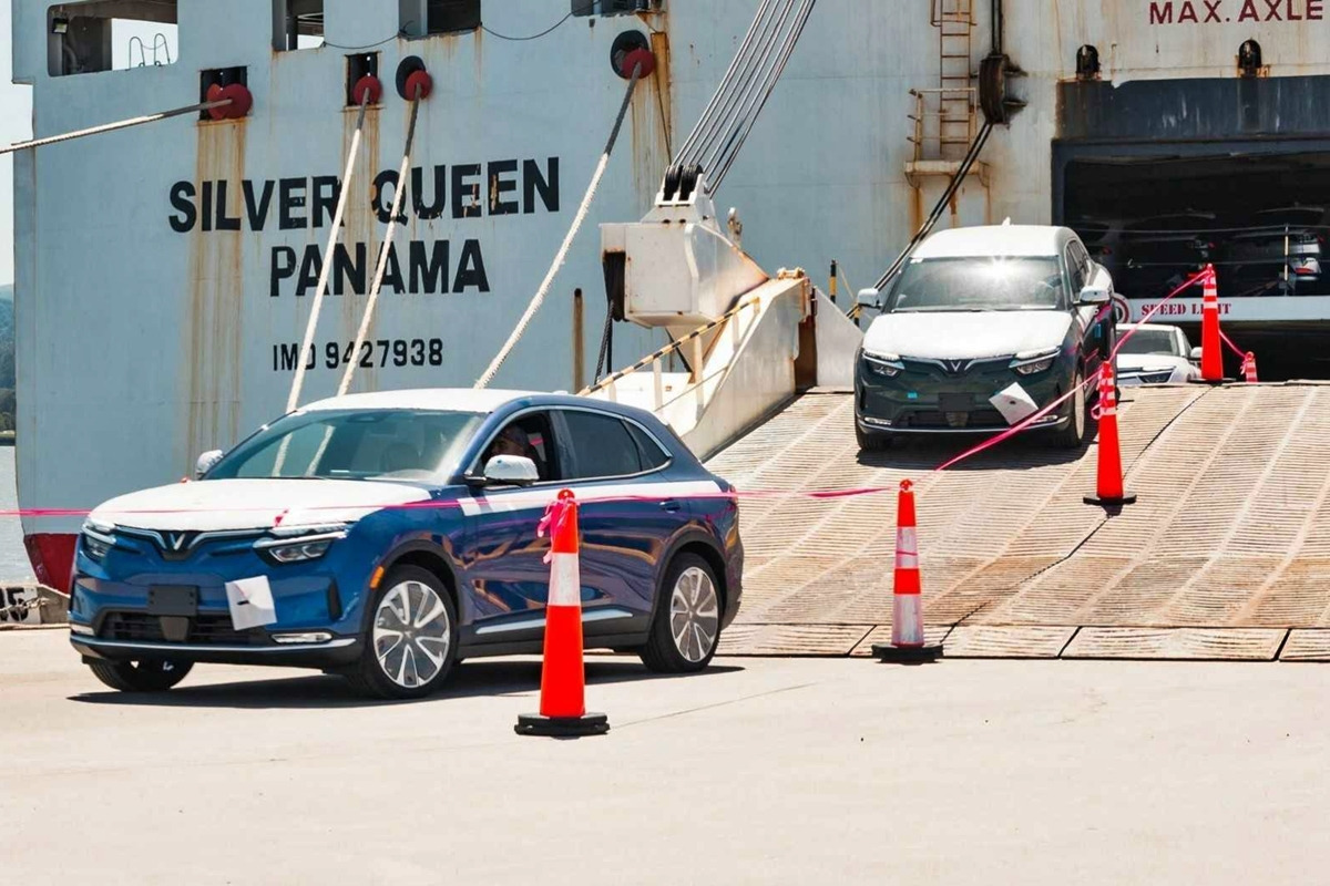 1_미국에 도착한 빈패스트 VF8 1차 선적 물량_'Inside EVs'.jpg