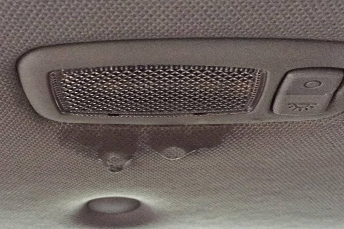 싼타페 천장 누수.jpg