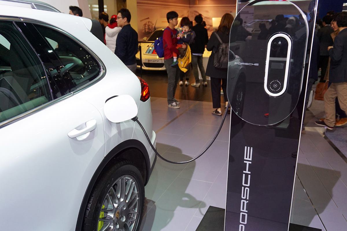 포르쉐 카이엔 하이브리드.jpg