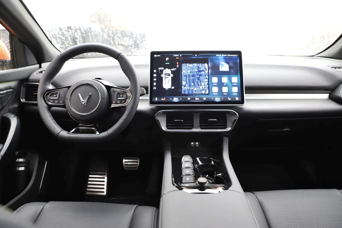 3_빈패스트 VF8 인테리어_'Driving.ca'.jpg